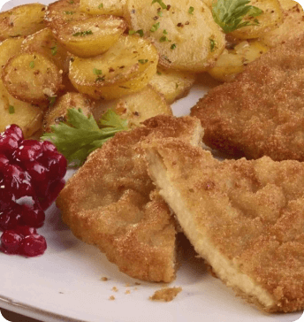 Schnitzel mit Bratkartoffeln & Preiselbeeren