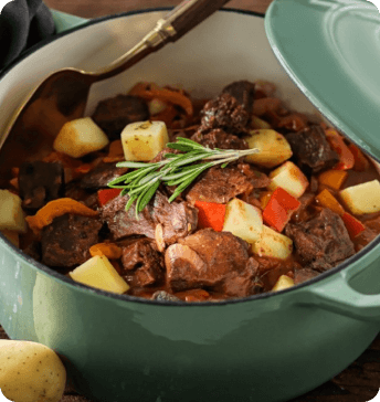 Veganes Gulasch mit plant-based Beef Chunks