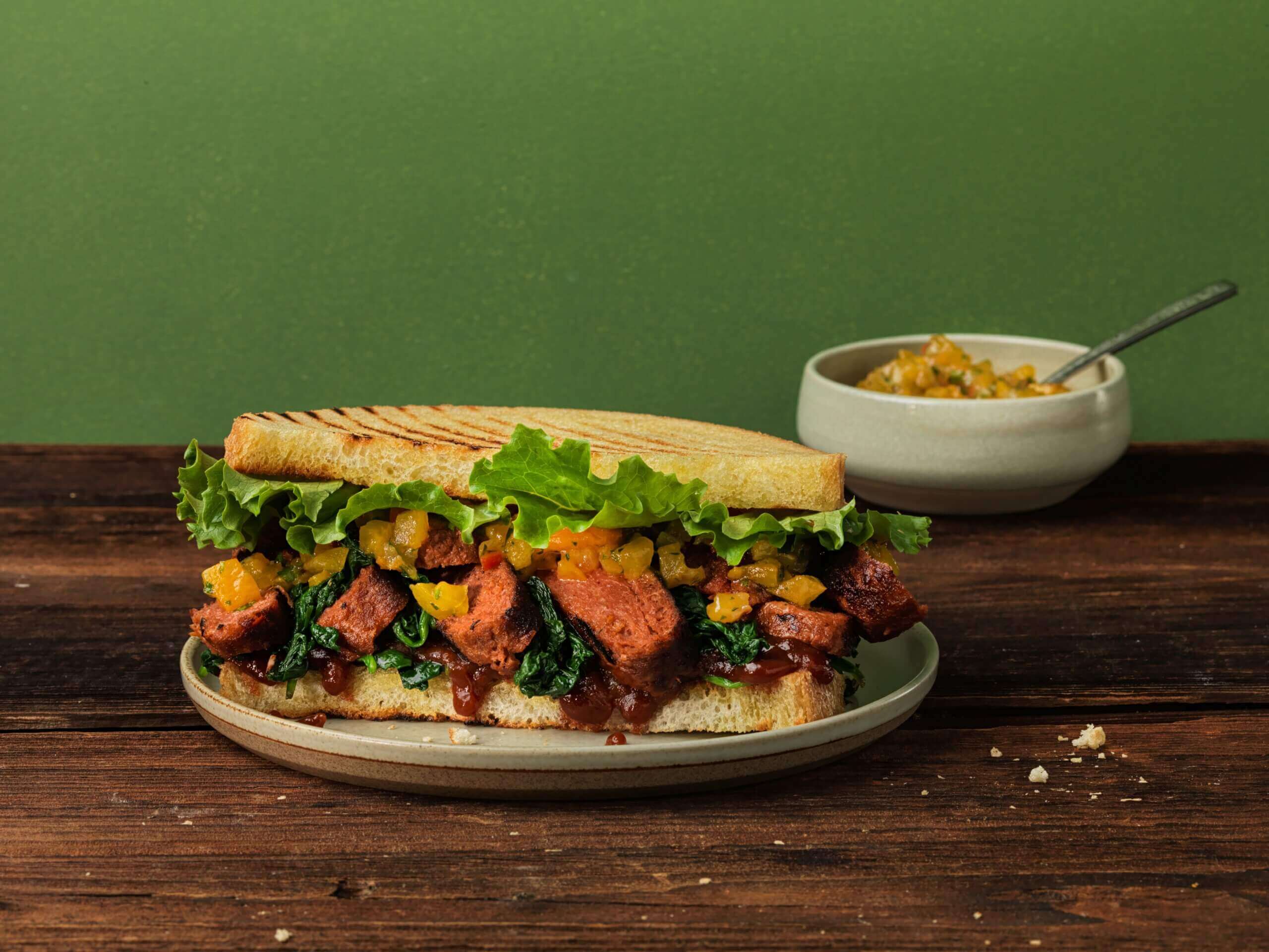 PlantCut_BBQ_Grillsandwich_Mood_Front_0039-1-1-scaled